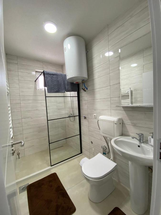 White Apartments Kosovo Polje Екстер'єр фото