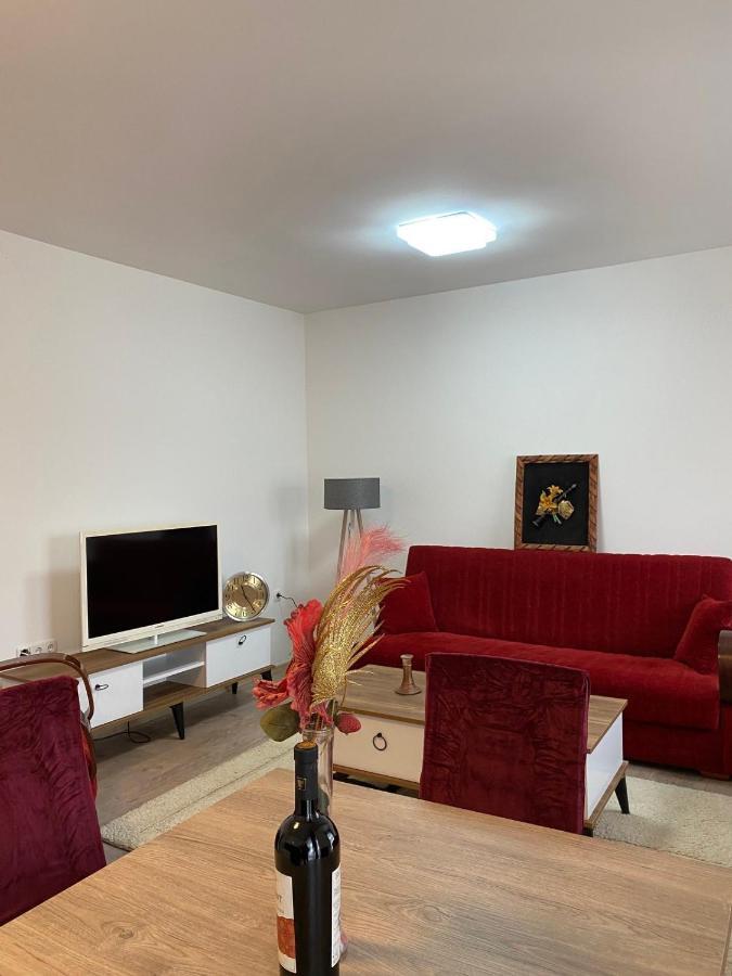 White Apartments Kosovo Polje Екстер'єр фото