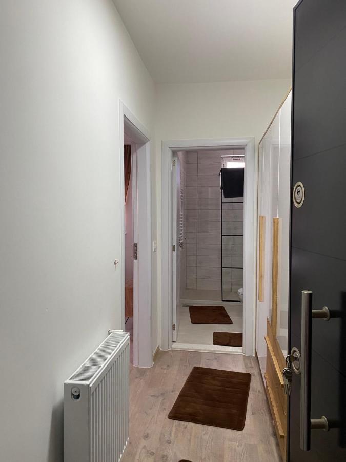 White Apartments Kosovo Polje Екстер'єр фото