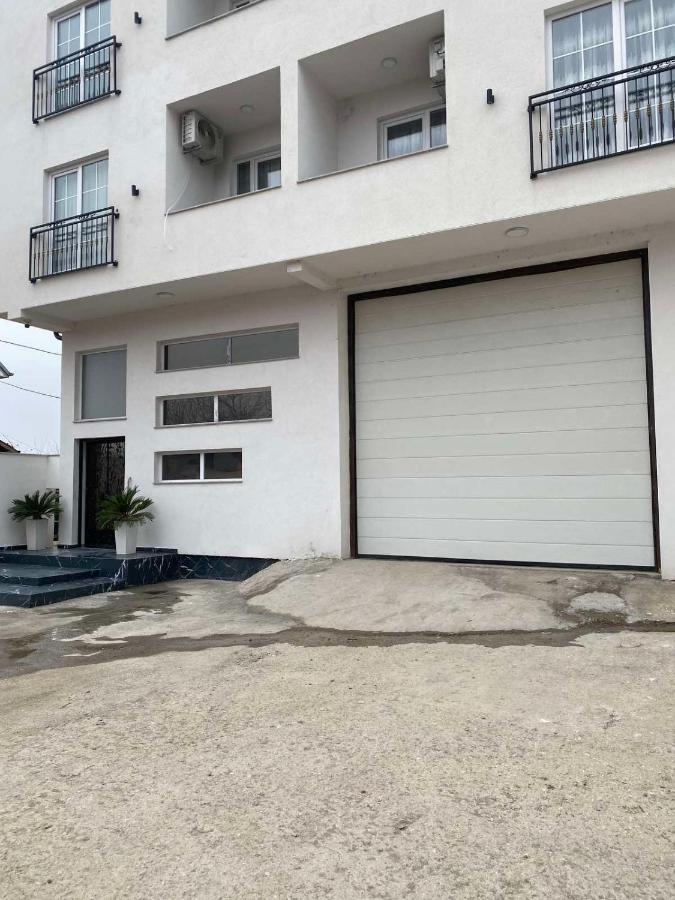 White Apartments Kosovo Polje Екстер'єр фото