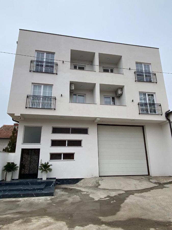 White Apartments Kosovo Polje Екстер'єр фото