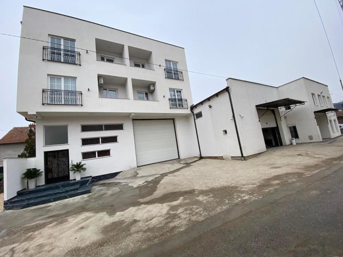 White Apartments Kosovo Polje Екстер'єр фото