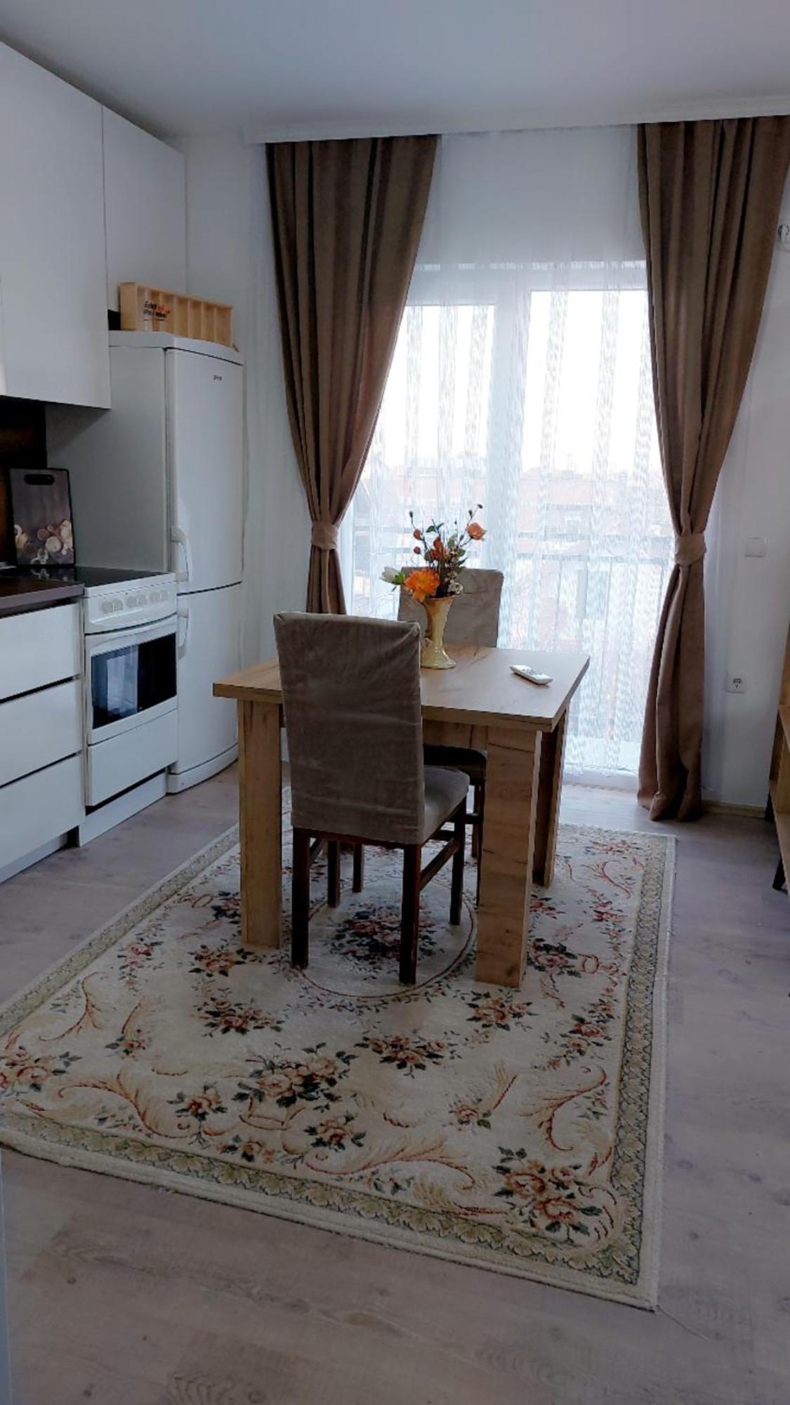 White Apartments Kosovo Polje Екстер'єр фото