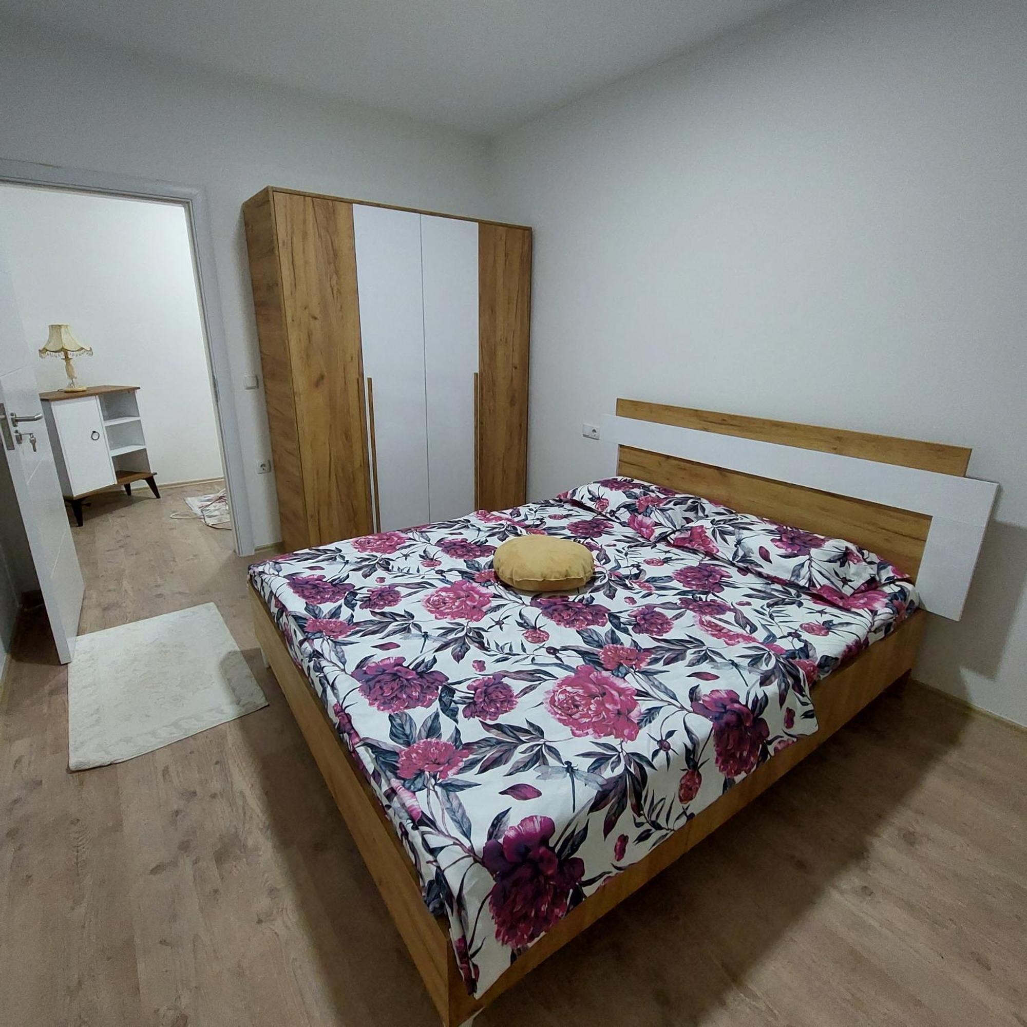 White Apartments Kosovo Polje Екстер'єр фото