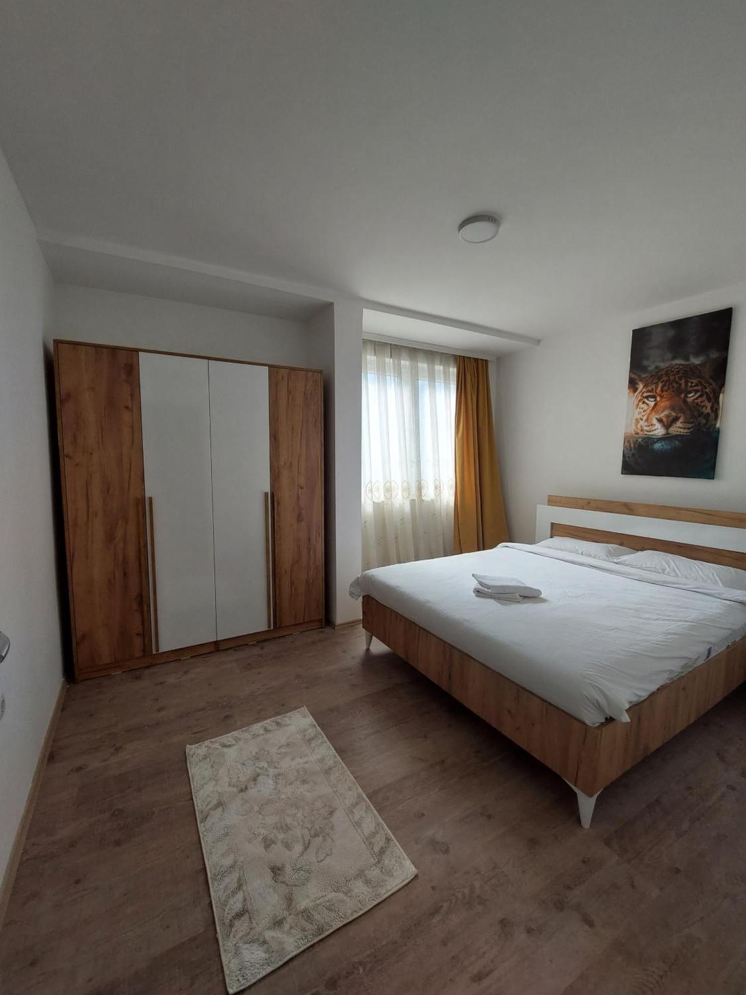 White Apartments Kosovo Polje Екстер'єр фото